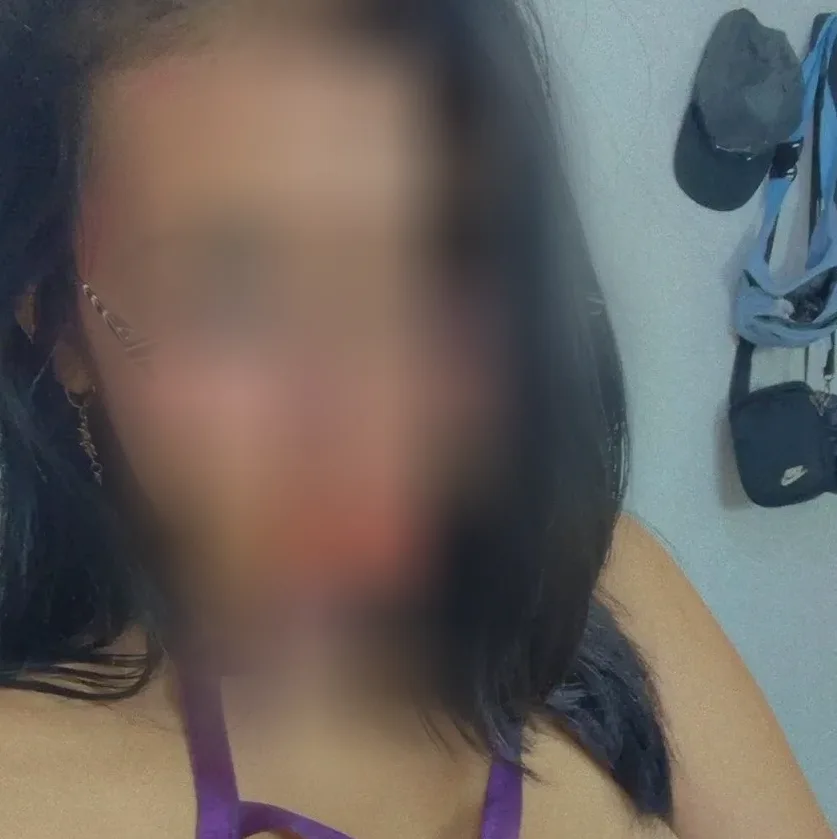 Caroline, 23