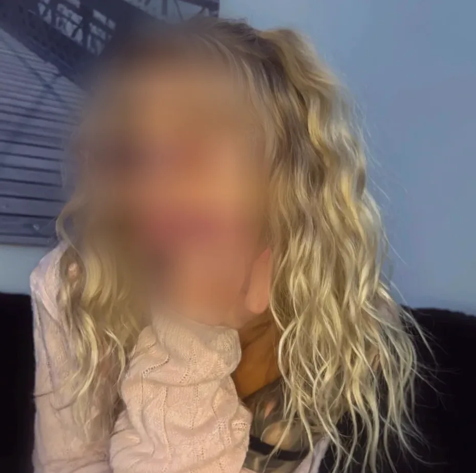 Michelle, 23